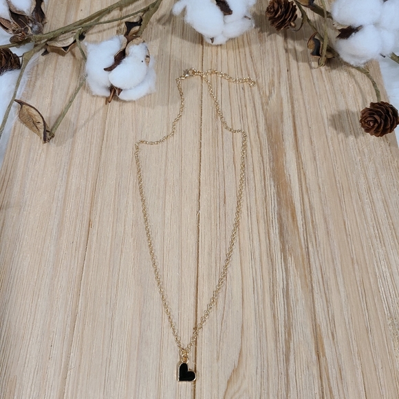 🖤🖤BACK IN STOCK🖤🖤Black Hanging Heart Necklace on a GOLD Necklace 🖤🖤 - Picture 5 of 11